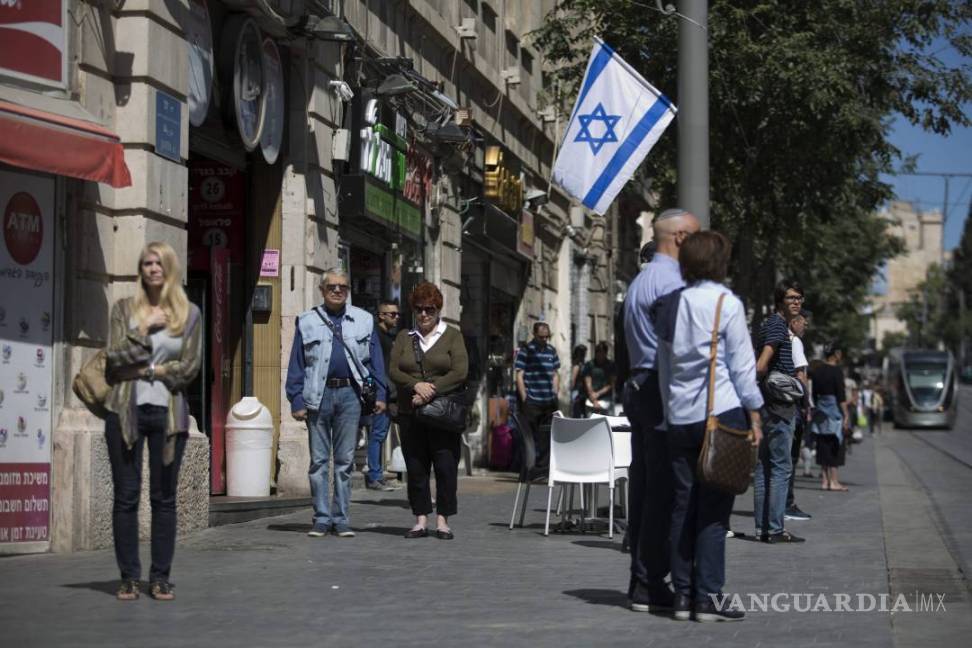 $!Sirenas antiaéreas recuerdan el Holocausto en Israel