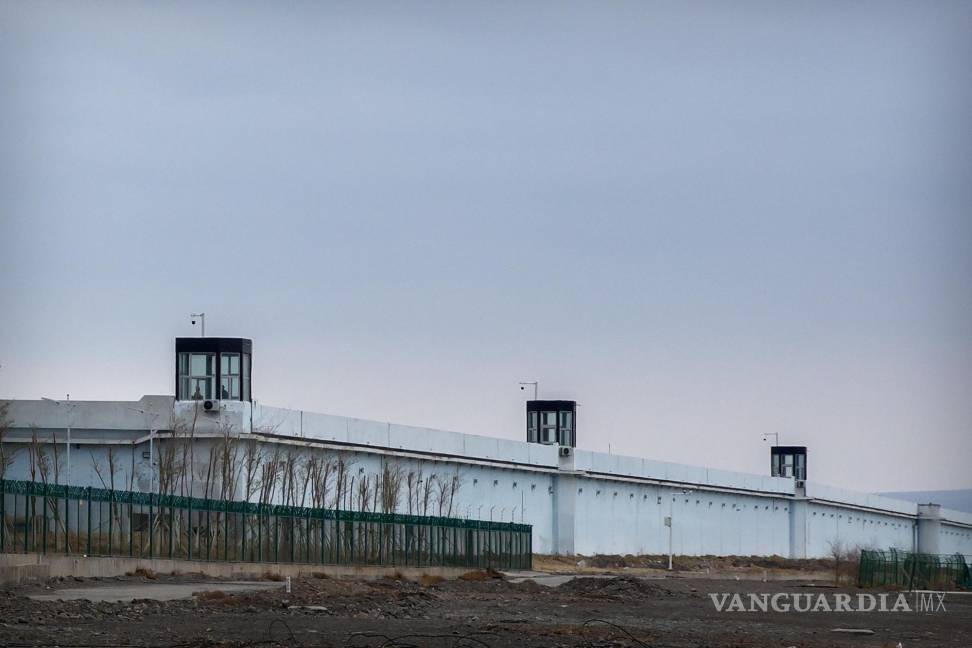 $!Torres de vigilancia en el perímetro del Centro de Detención Número 3 de Urumqi en Dabancheng, en la Región Autónoma Uigur, en el oeste de China.