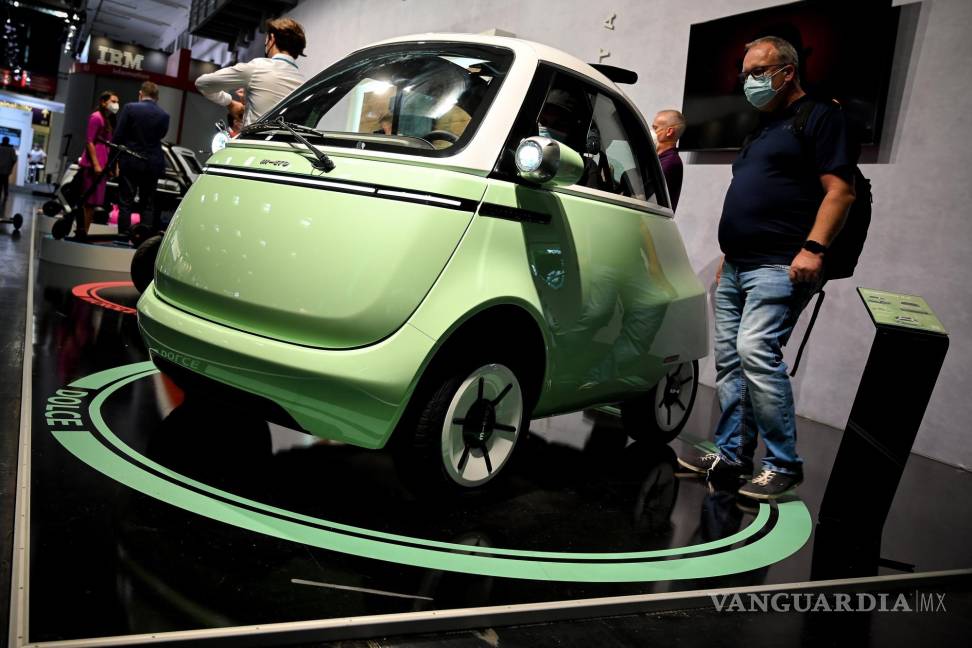 $!El coche burbuja eléctrico Microlino 2.0 en exhibición en el primer día de vista previa de prensa del Salón Internacional del Automóvil IAA en Munich, Alemania. EFE/EPA/Sascha Stenbach
