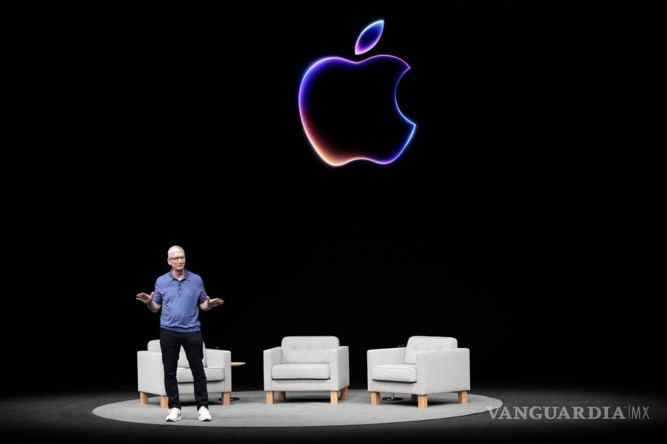 $!El CEO de Apple, Tim Cooke, también dirigió algunas palabras a los asistentes a la Conferencia Mundial de Desarrolladores 2024.