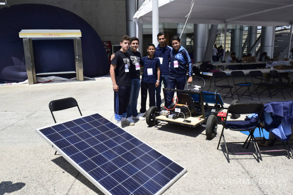 $!Estudiantes mexicanas crean auto de carga solar