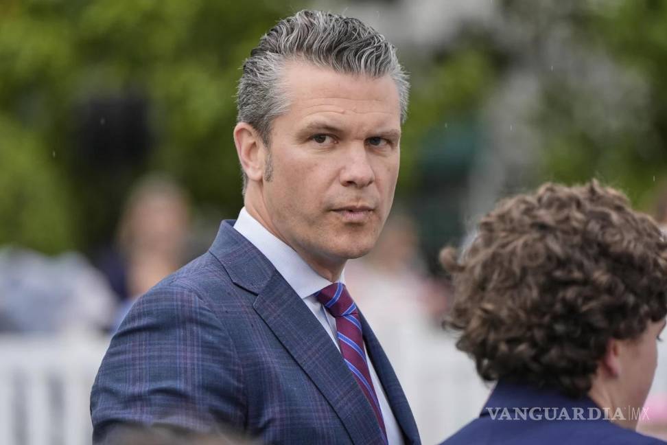 $!Trump desestimó el lunes los reportes de que Hegseth participó en un segundo chat grupal para hablar de ataques aéreos pendientes en Yemen el mes pasado.