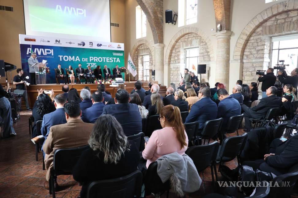 $!A la toma de protesta, acudieron los profesionales de este sector, así como autoridades locales.