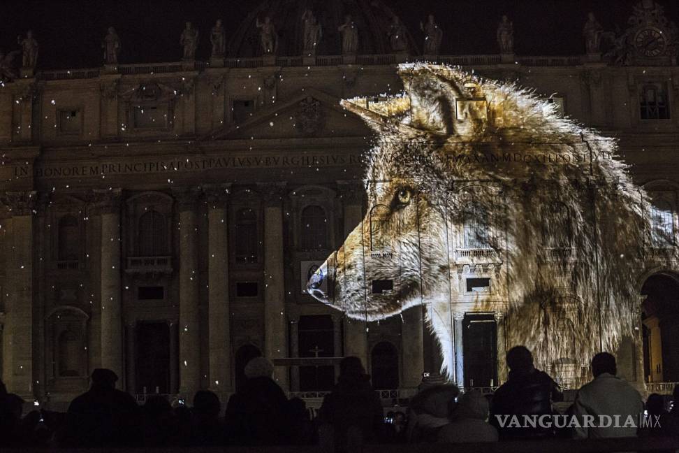 $!El Vaticano se tiñe de luz y color por el medio ambiente