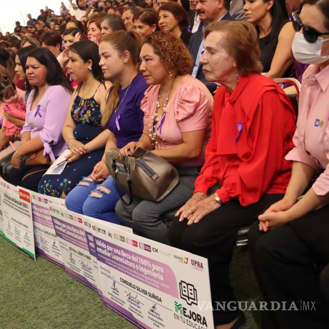 $!Este año en Coahuila se graduarán 5 mil mujeres de nivel Preparatoria y más de 2 mil en Licenciatura.