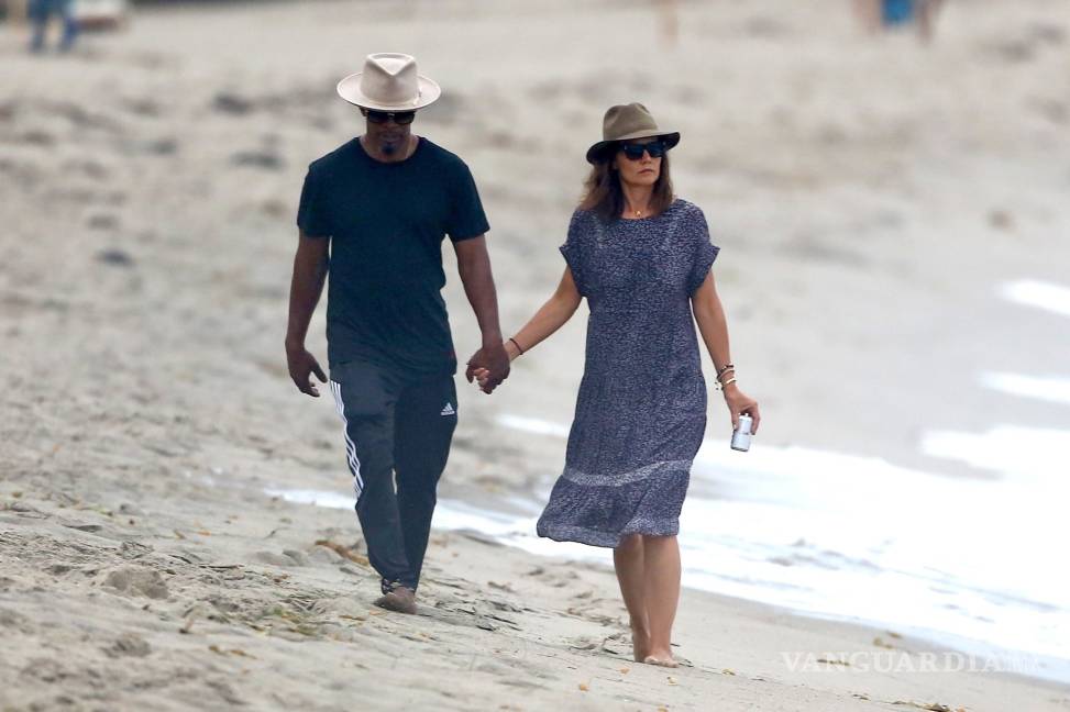 $!Publican imágenes de Jamie Foxx y Katie Holmes juntos en la playa