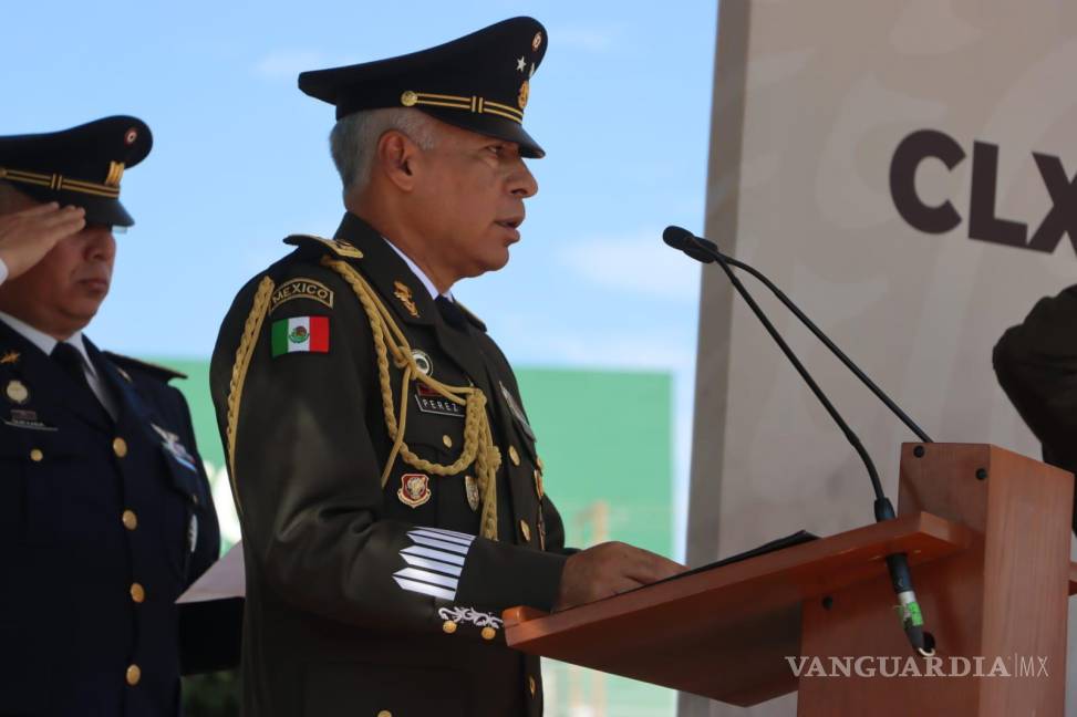 $!General Vicente Pérez López presidió la ceremonia en la Plaza Chapultepec, destacando la importancia de los valores heroicos de los Niños Héroes.