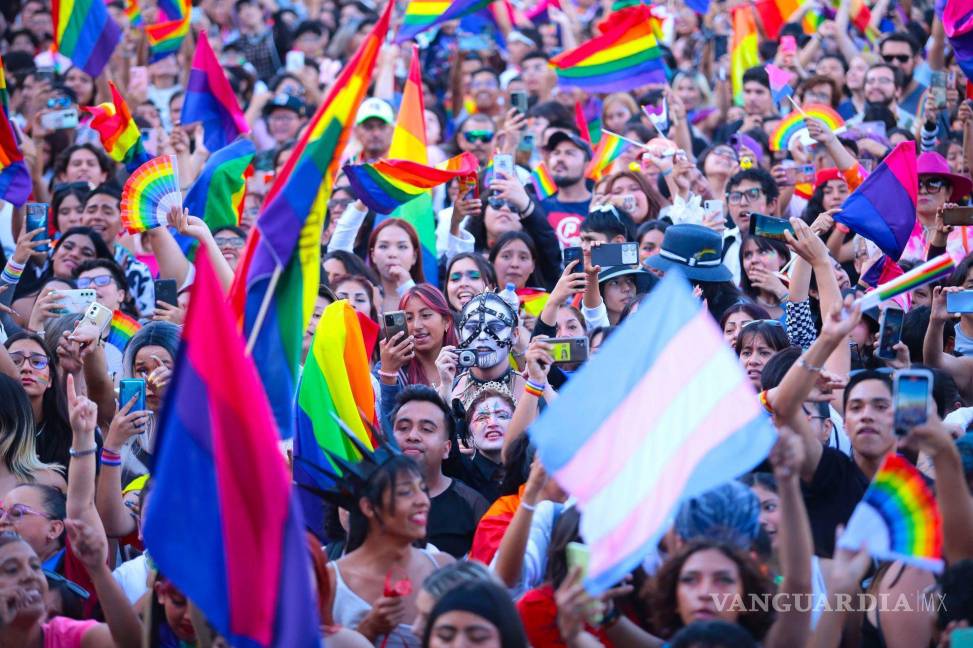 $!15/06/2024.- Marcha de la diversidad sexual en León, en dónde cientos de representantes de la comunidad LGBTI+ marcharon exigir por sus derechos.