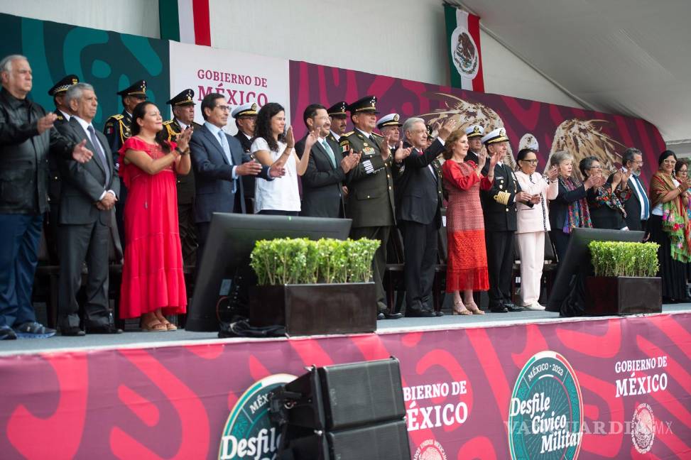 Desfile Militar con la más grande fusilería en México, concluye con saldo blanco