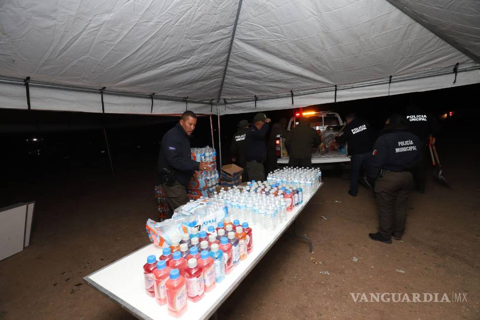 $!Autoridades locales hacen un llamado a la comunidad para que aporte víveres para los brigadistas que combaten el fuego.