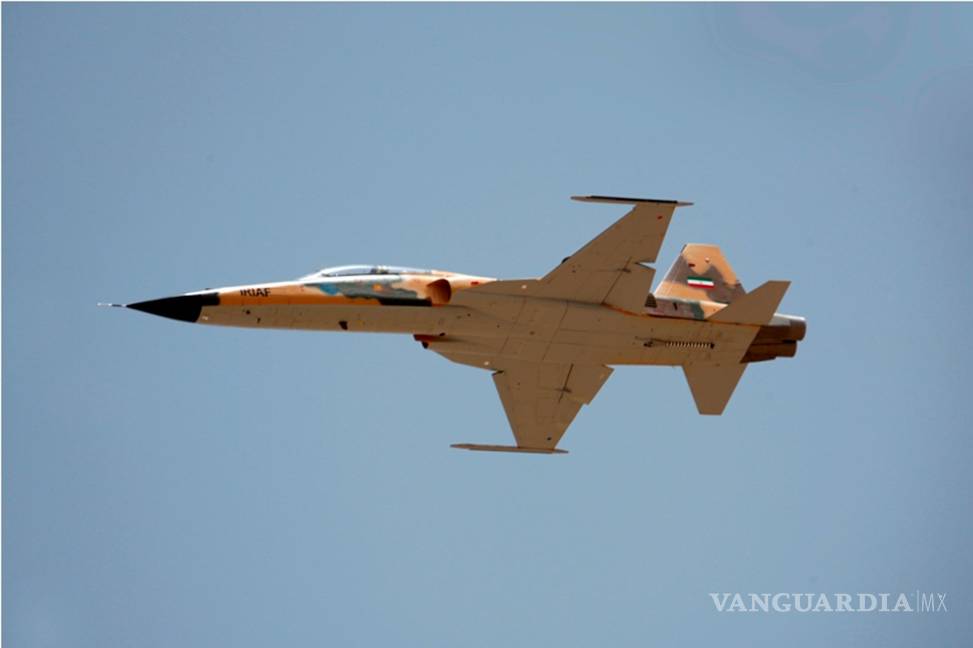 $!Irán presenta su primer avión de combate
