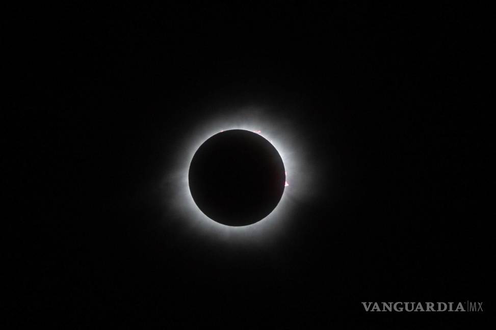 $!Este lunes 8 de abril, partes de México, Estados Unidos y Canadá fueron testigos de un espectáculo celestial extraordinario: un eclipse solar.