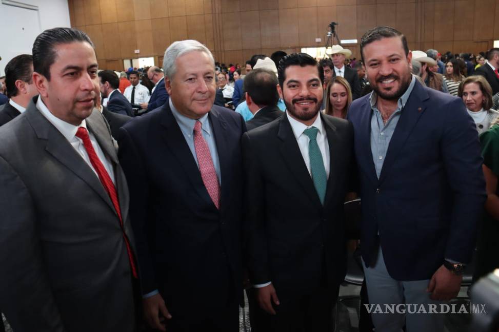 $!Los alcaldes de Saltillo y Ramos Arizpe, acudieron al informe de Ramiro Durán.