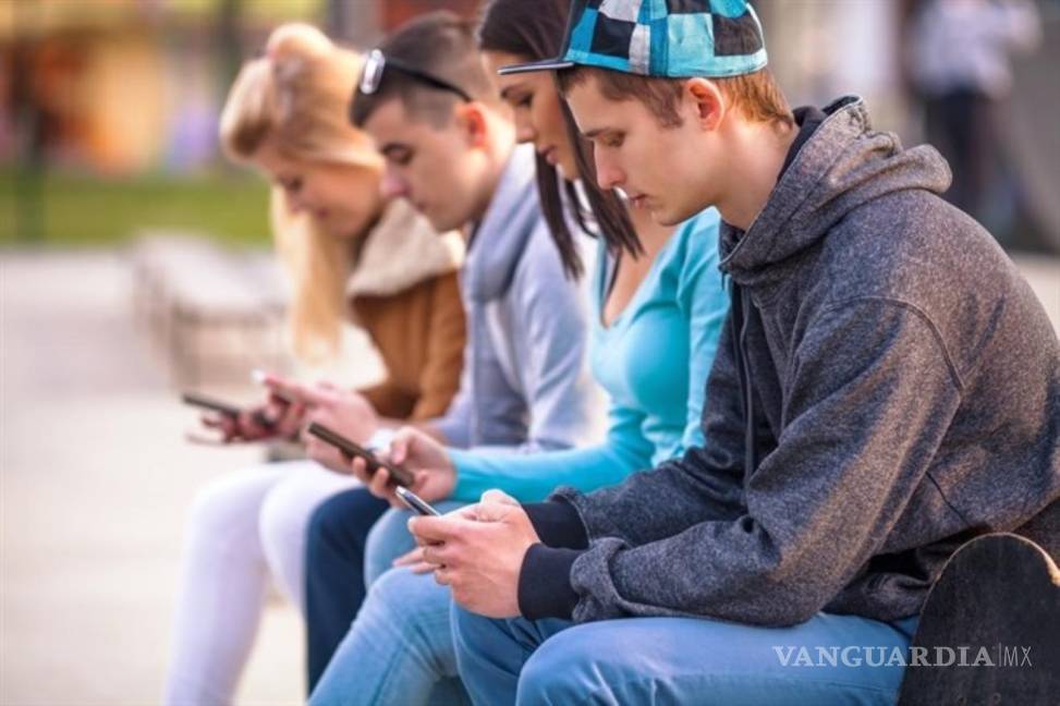 $!Jóvenes con adicción a su celular tienen más riesgo de sufrir depresión