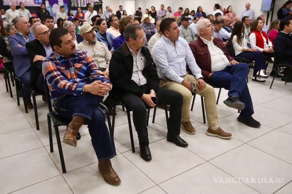 $!Representantes de Profauna y Conservación de San Lorenzo A.C., así como funcionarios municipales, asistieron a la presentación de la Estrategia de Adaptación Basada en Ecosistemas.