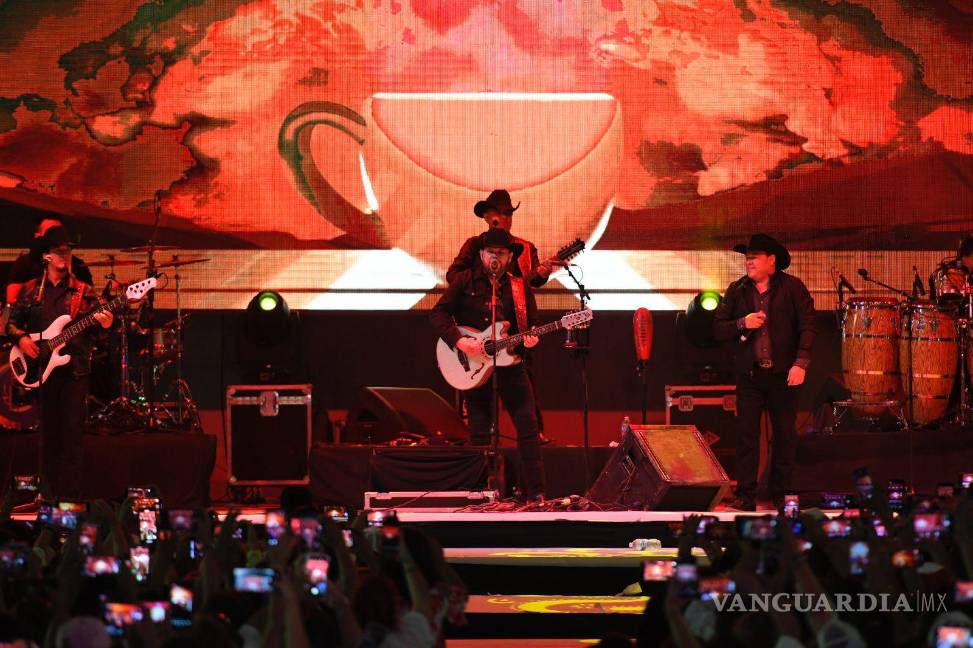 $!El grupo Duelo se presentó en el cierre de campaña de Manolo Jiménez.