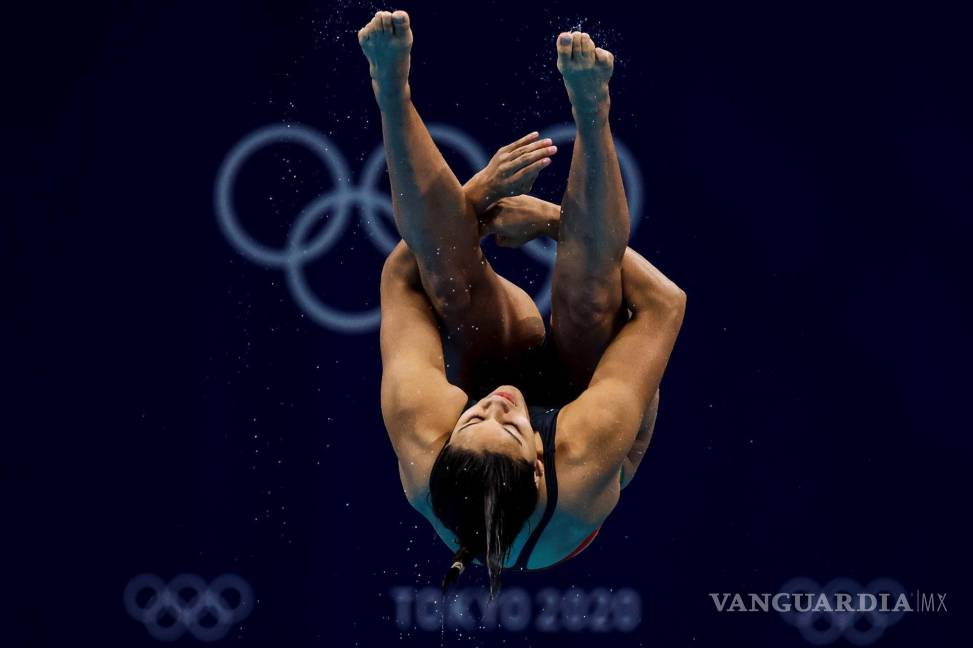 $!Aranza Vaquez Montano de México se presenta en la Semifinal de salto de trampolín de 3 m de mujeres durante los eventos de buceo de los Juegos Olímpicos de Tokio 2020 en el Centro Acuático de Tokio en Tokio, Japón. EFE