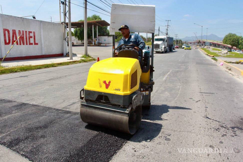 $!El Gobierno de Saltillo intensifica bacheo tras lluvias.