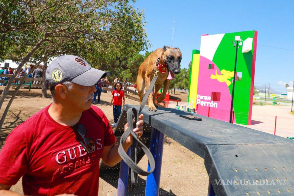 $!“Estos espacios son ideales para convivir con las mascotas”, dijo Armando González, quien acudió con “Tokio”.