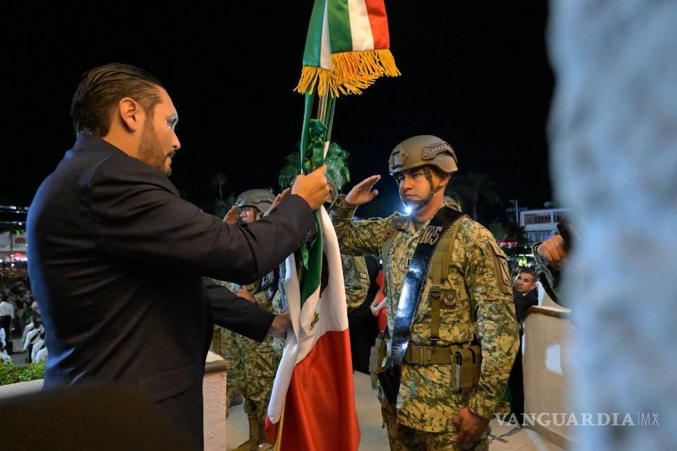 $!Los fuegos artificiales y la música de agrupaciones norteñas pusieron el broche de oro a una noche de orgullo patrio.