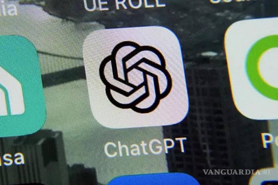 $!Aplicación de ChatGPT en un iPhone, en Nueva York.