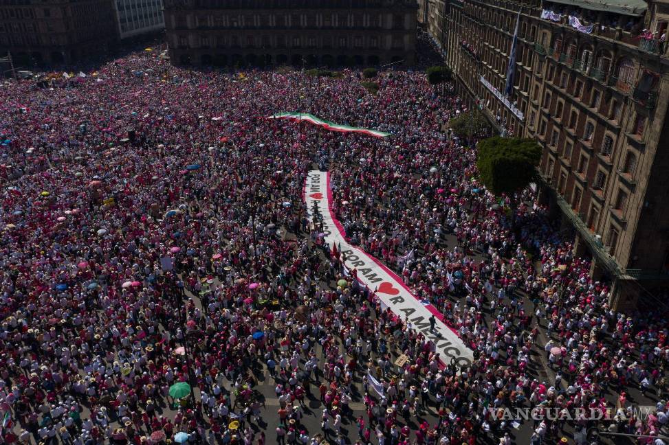 Así toman las calles y plazas miles de mexicanos para defender al INE (Fotos)