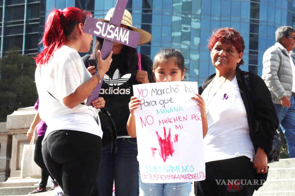 $!Madres de víctimas de feminicidio 'clausuran' simbólicamente la PGR