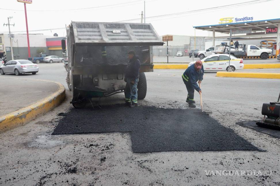 $!Los baches se pueden reportar en el número telefónico 072 de Atención Ciudadana y el asistente virtual de WhatsApp 844-160-08-08.