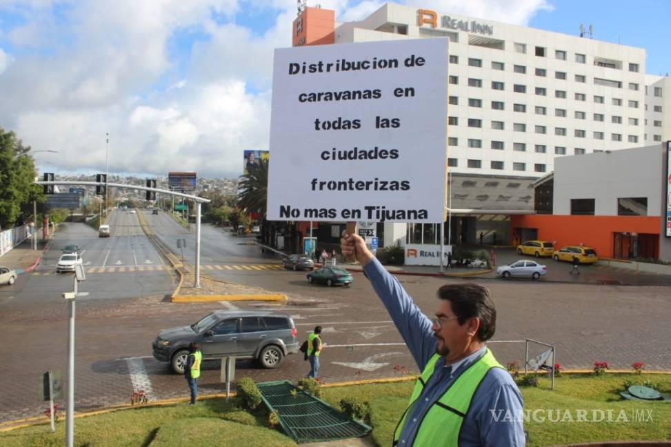 $!AMLO es esperado en Tijuana por manifestantes jornaleros y antimigrantes