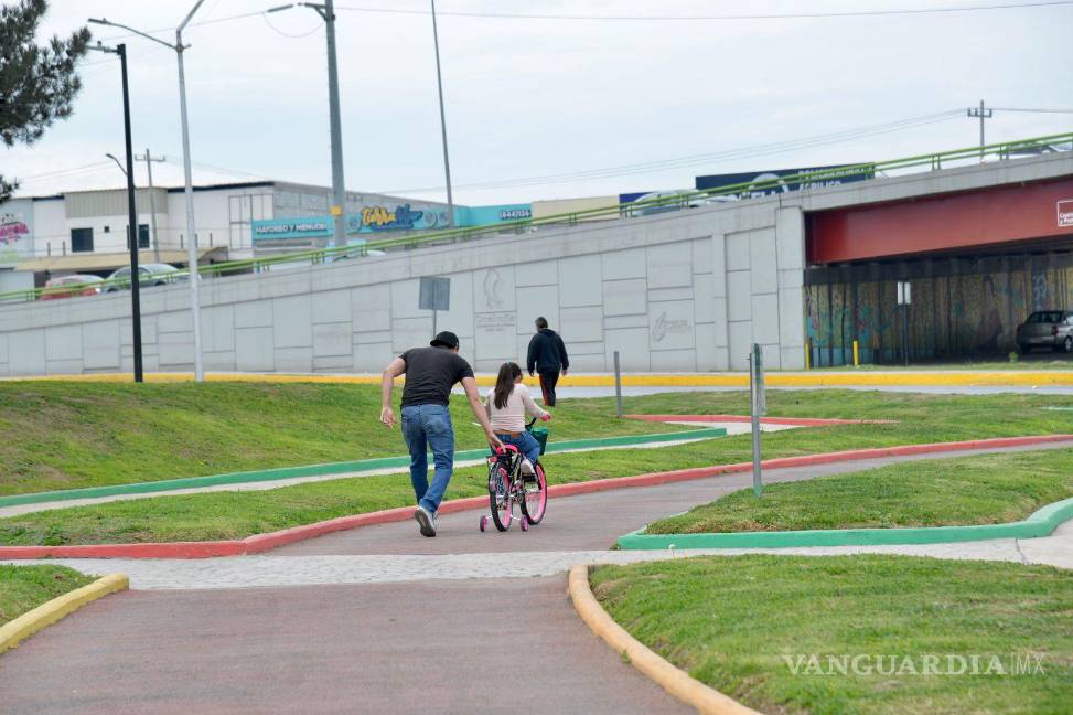 Descansa Saltillo en Navidad, plazas y calles se vacías; estrenan ciudadanos regalos al aire libre