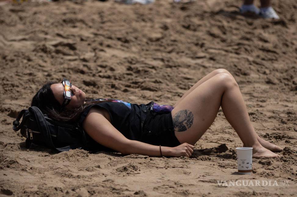 Así cautiva, maravilla y asombra el eclipse solar desde Mazatlán hasta la isla de Terranova (fotos)