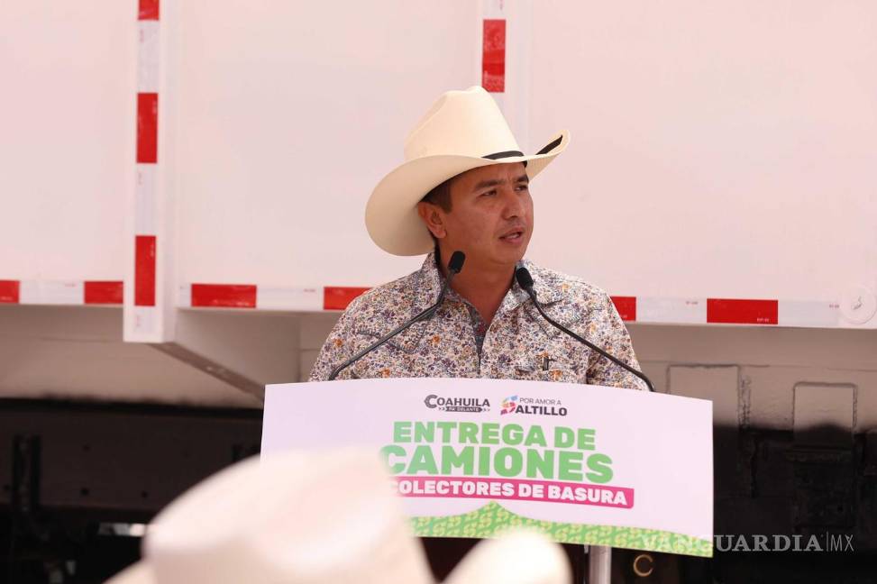 $!El alcalde de Candela, Fernando Juárez Santos, señaló que la donación mejorará el servicio de recolección de basura y la calidad de vida de su población.