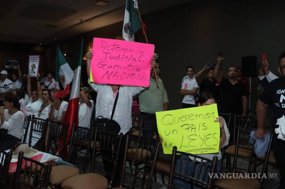 $!Los empleados de los poderes judiciales de Coahuila, Zacatecas y Nuevo León se manifestaron para ser tomados en cuenta.