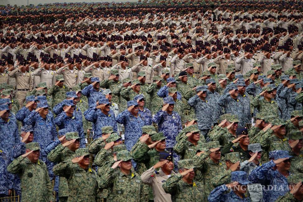 $!Integrantes de las Fuerzas Armadas durante el mensaje de Andrés Manuel López Obrador, presidente de México y Claudia Sheinbaum Pardo, presidenta electa de México, en el Heroico Colegio Militar con sede en Tlalpan.