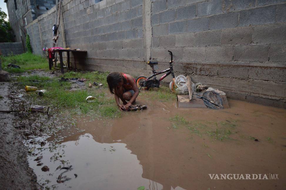 $!Tras fuertes lluvias se registraron desbordes de arroyos en la Región Carbonífera de Coahuila, donde el municipio de Múzquiz quedó prácticamente bajo el agua