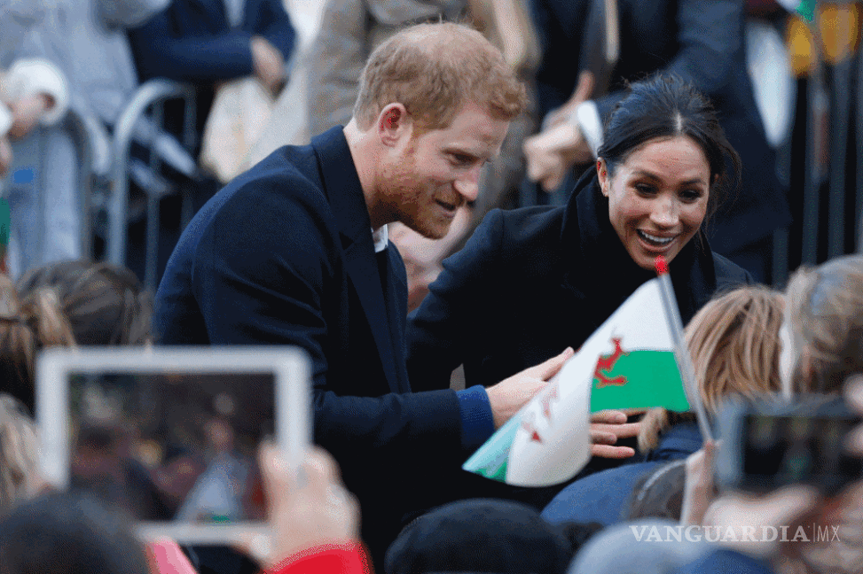 $!Por primera vez el príncipe Enrique y Meghan Markle visitan Gales