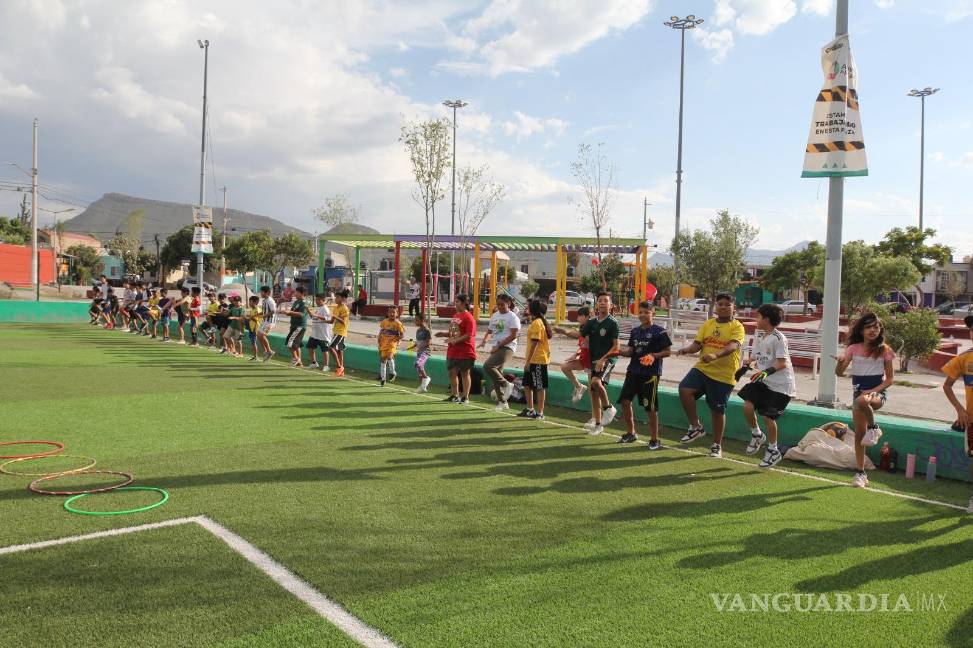 $!Las clases gratuitas de futbol son impartidas por la promotora deportiva Verónica Yadira Ramírez Jáquez.