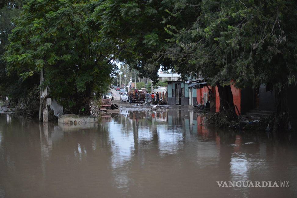 $!Tras fuertes lluvias se registraron desbordes de arroyos en la Región Carbonífera de Coahuila, donde el municipio de Múzquiz quedó prácticamente bajo el agua