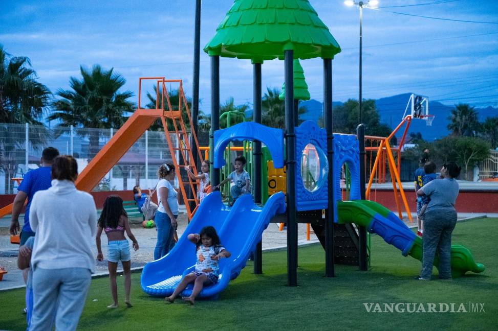 $!Familias enteras aprovecharon el nuevo espacio para pasear, jugar y convivir.