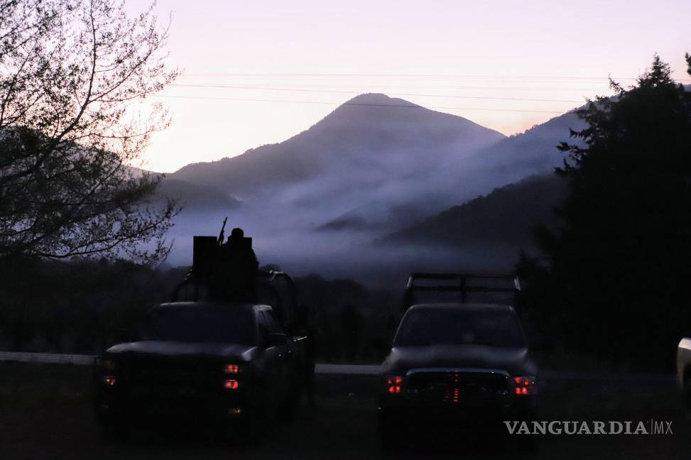 $!El control del incendio en El Tunal alcanza un 30 por ciento, pero el trabajo sigue siendo arduo en la sierra de Arteaga.