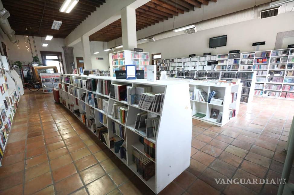 $!Luis Alejandro Jaime, propietario del edificio, anunció inversiones en infraestructura para mejorar la experiencia de los visitantes en la librería.