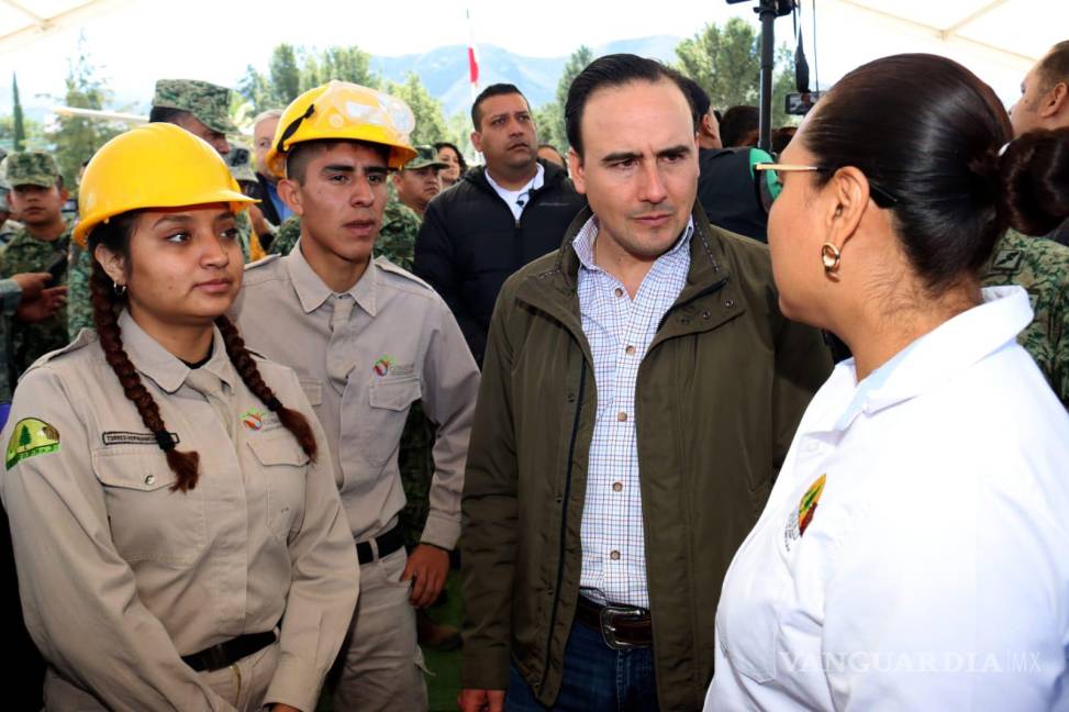 $!El gobernador Manolo Jiménez reconoció el esfuerzo conjunto de todas las instituciones en la lucha contra los incendios.