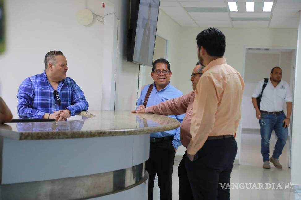 $!A la entrega de la denuncia, acudió el director de Asuntos Jurídicos, José Guadalupe Martínez Valero, así como Luis Jesús Lara Díaz, titular de Jueces Calificadores y Médicos Dictaminadores.
