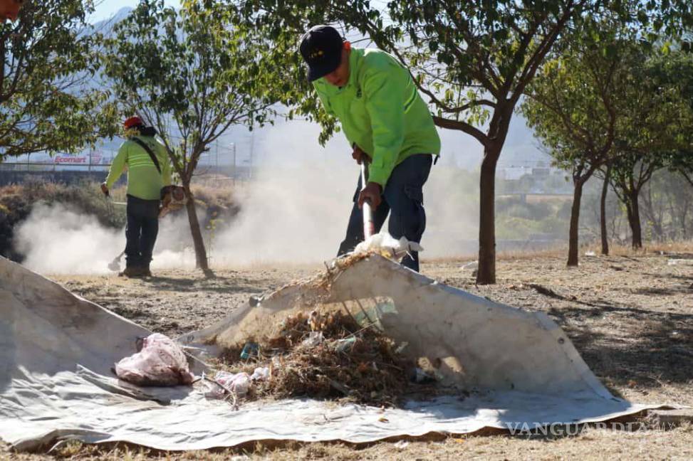 $!Habitantes de diversos sectores de Saltillo participaron en las jornadas de limpieza y reforestación promovidas por el Gobierno Municipal.