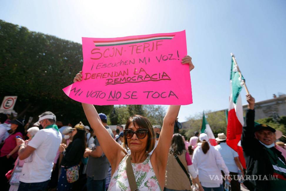 Así toman las calles y plazas miles de mexicanos para defender al INE (Fotos)