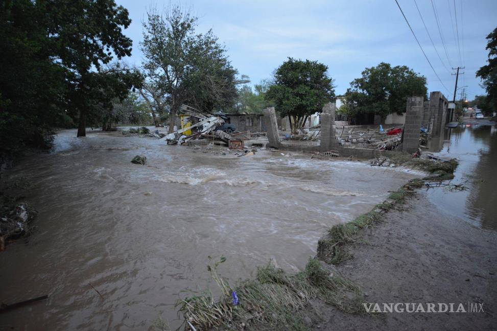 $!Tras fuertes lluvias se registraron desbordes de arroyos en la Región Carbonífera de Coahuila, donde el municipio de Múzquiz quedó prácticamente bajo el agua