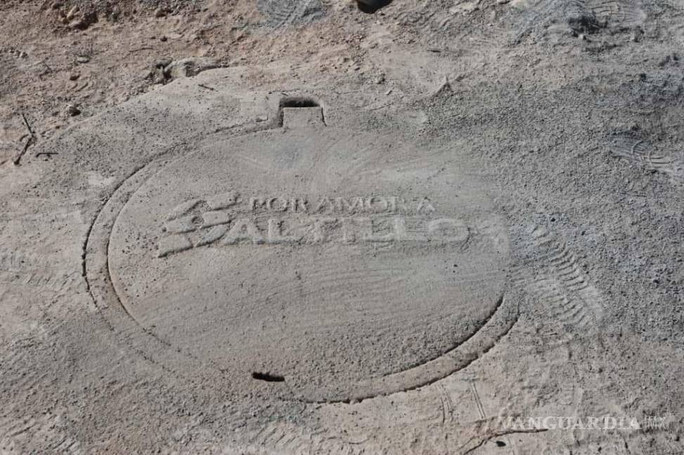 $!La nueva red de drenaje sanitario en la colonia El Salvador eliminará filtraciones y encharcamientos que por años afectaron a las viviendas del sector.