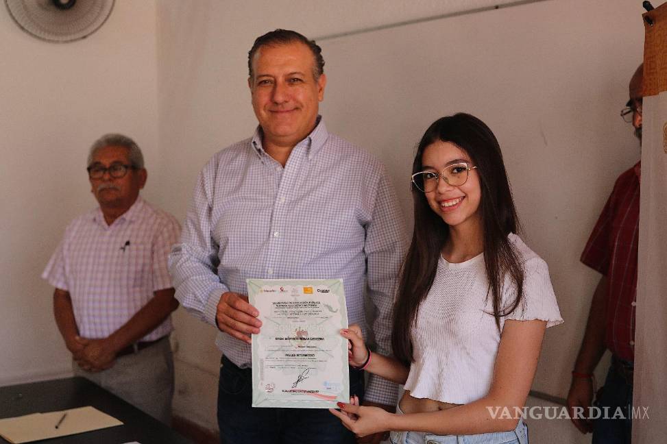 $!Enrique Garza Naranjo exhortó a los participantes a seguir preparándose para mejorar su calidad de vida.