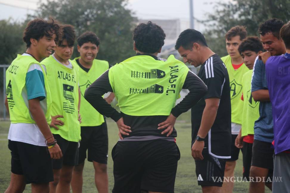 $!Niños y jóvenes de Saltillo participaron en la visoria organizada por el club alemán SC Borea Dresden en el Biblioparque Sur.