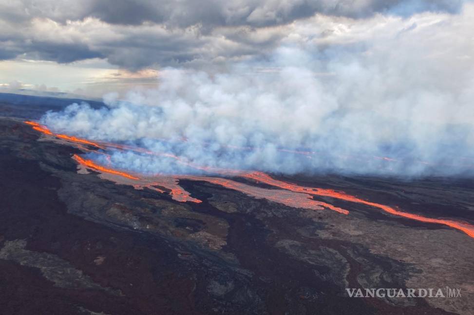 Volcán de Mauna Loa, el más activo del mundo, entra en erupción en Hawai